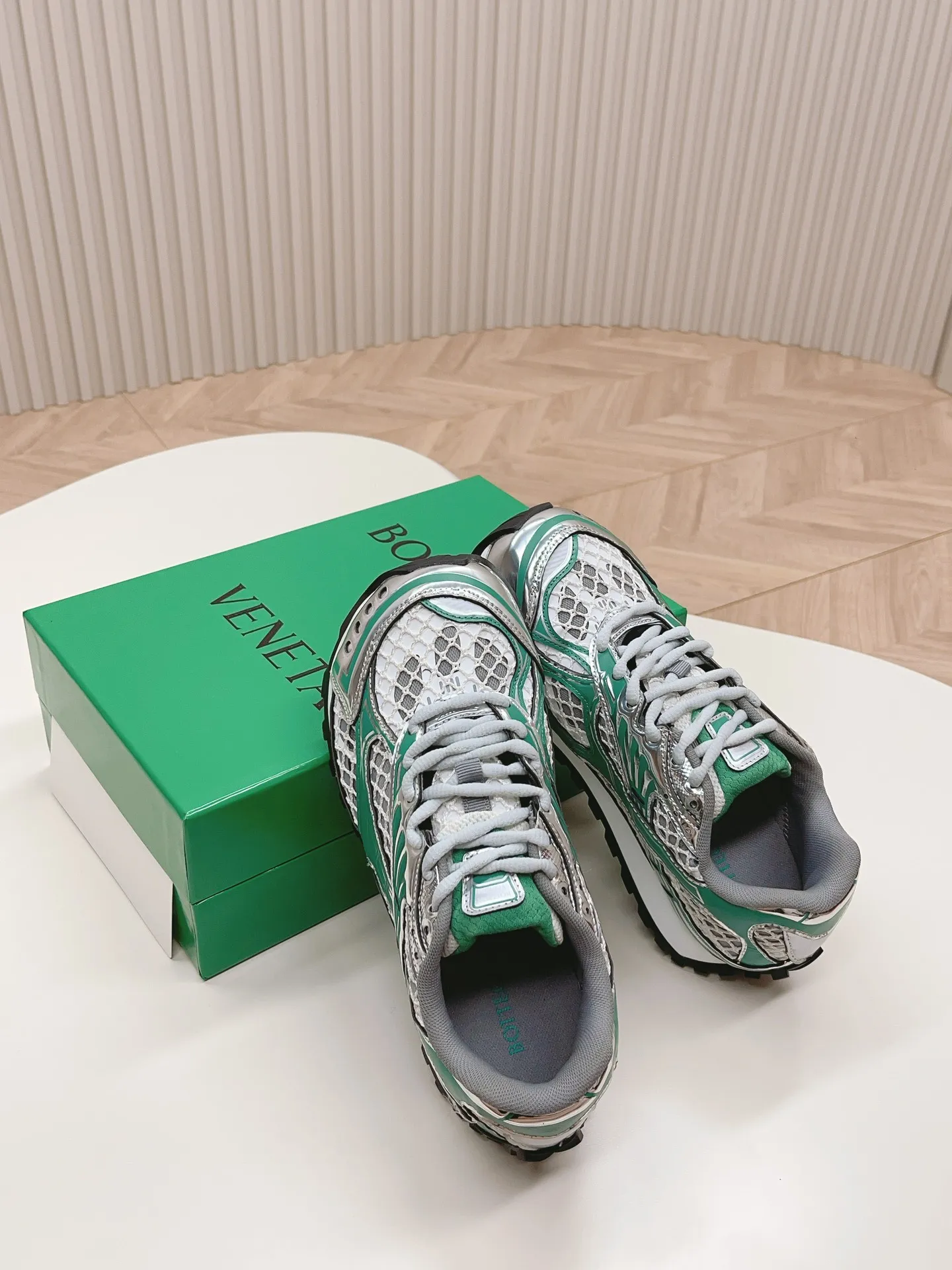 👟👟Ex-factory price 560👟👟 Women's shoes, women's clothing, the latest popular models, couples' models, Bottega Veneta BV23, the new Orbit designer's curtain call, casual sneakers, a new style of freehand pure and unconstrained, with modern symbols in color, fashionable, cool and handsome, simply invincible, retro and versatile, all original craftsmanship 35-40